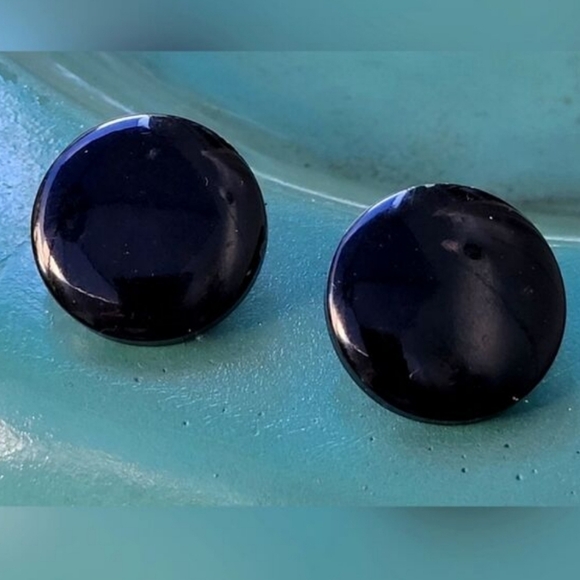 Vintage button clip on earrings --Black - Picture 5 of 5